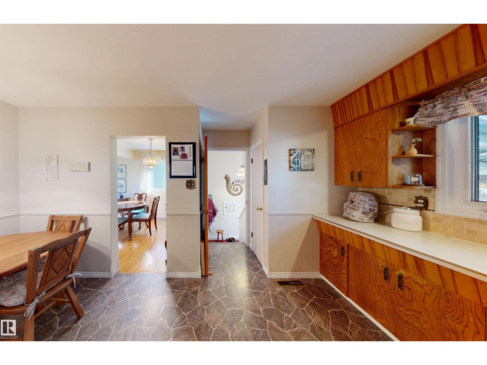 8428 54 St Nw, Edmonton, Alberta  T6B 1H1 - Photo 12 - E4459928