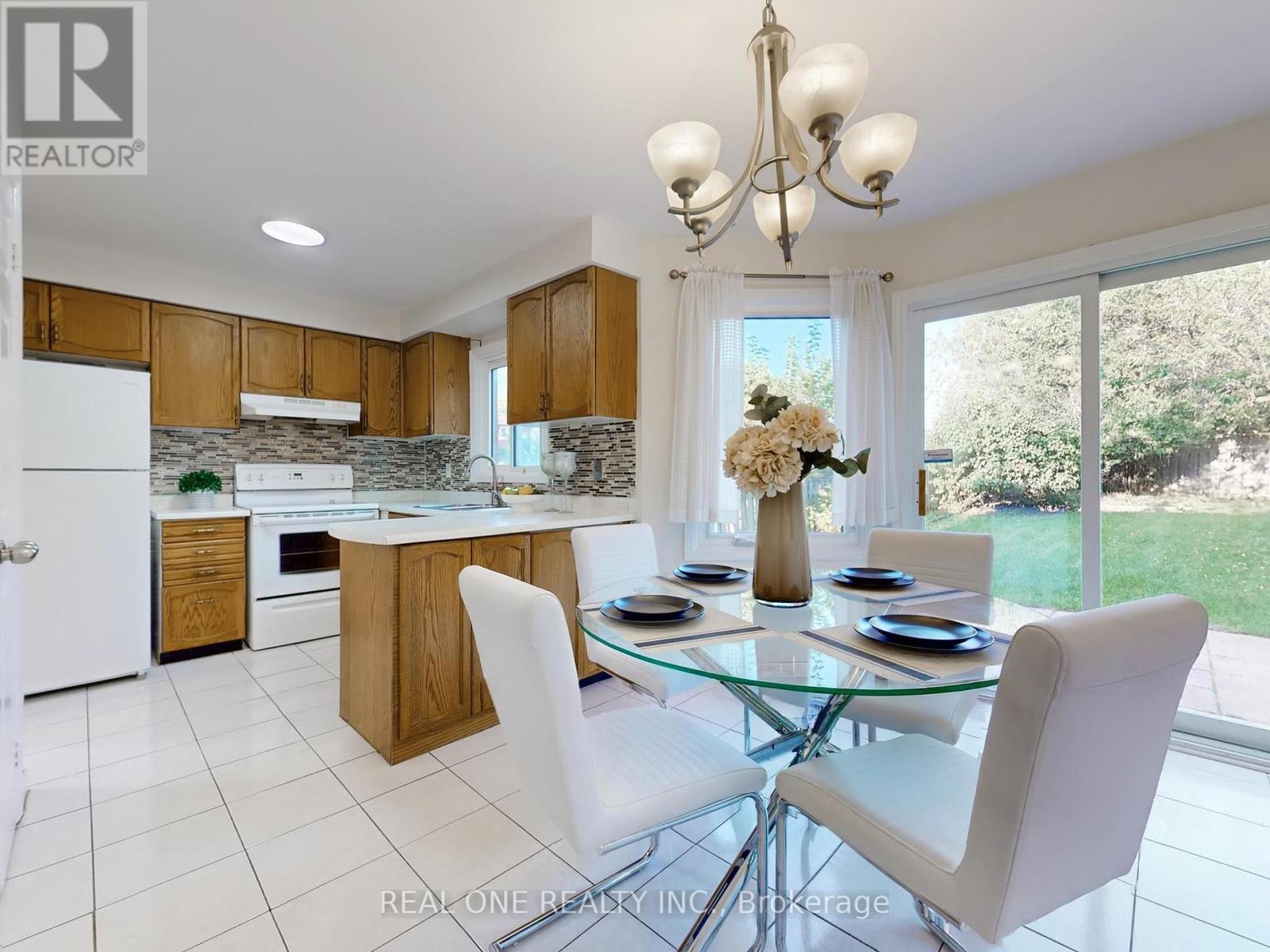 355 Church Street S, Richmond Hill, Ontario  L4C 8G3 - Photo 8 - N12428799