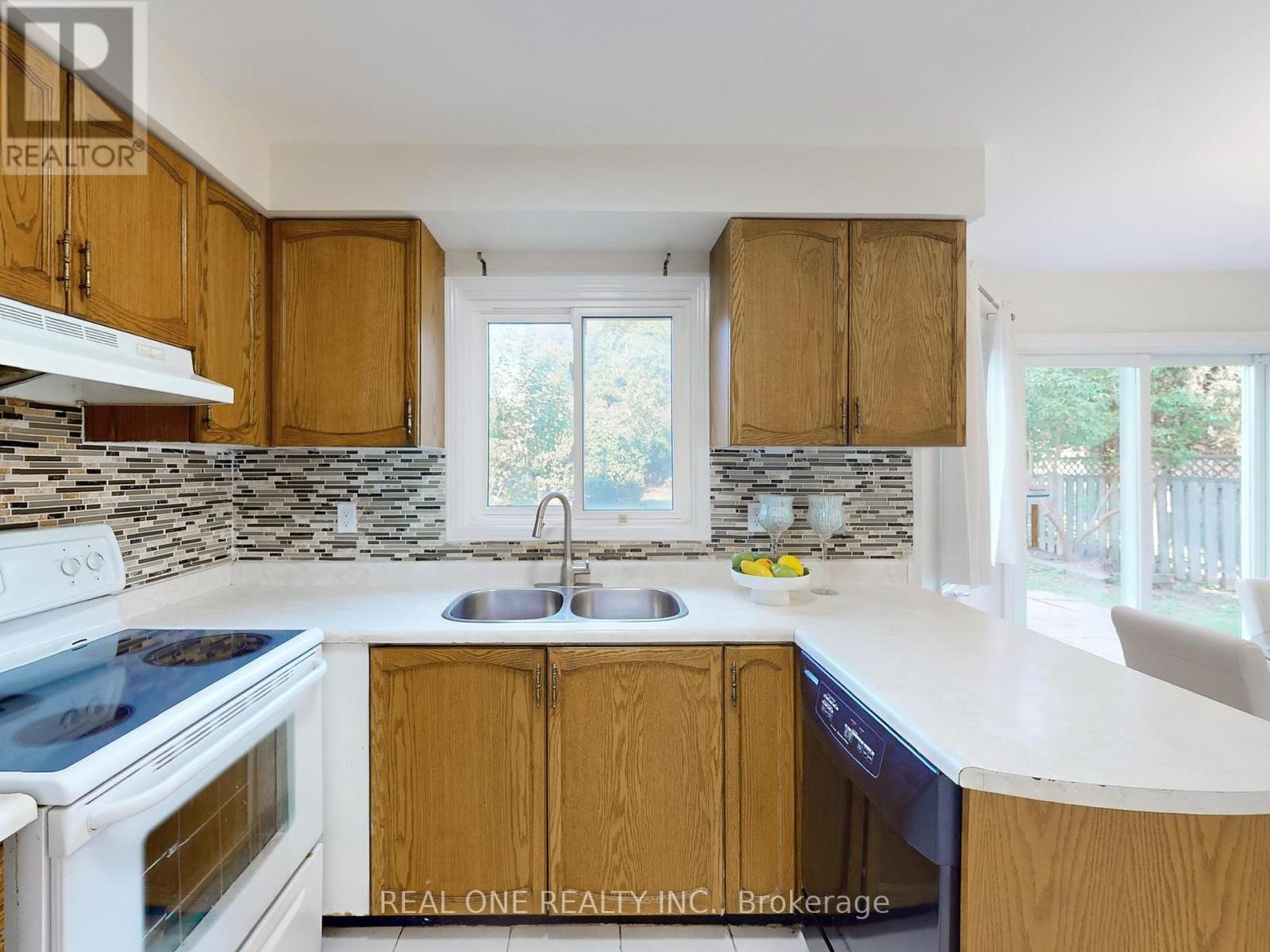 355 Church Street S, Richmond Hill, Ontario  L4C 8G3 - Photo 9 - N12428799