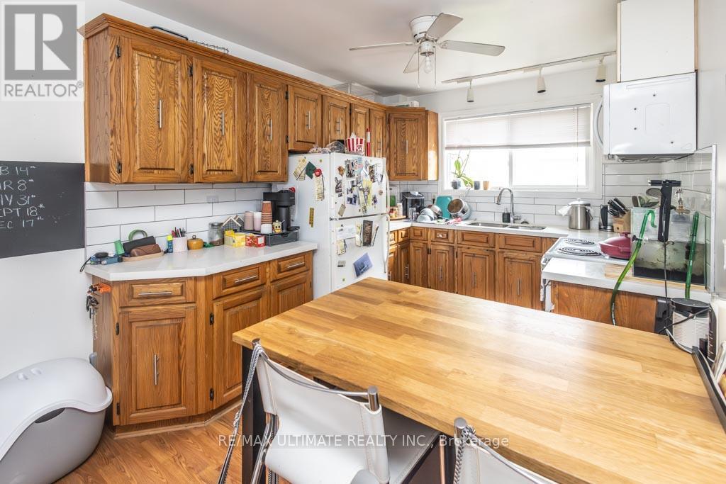 39 Laws Street, Toronto, Ontario  M6P 2Y8 - Photo 25 - W12381545