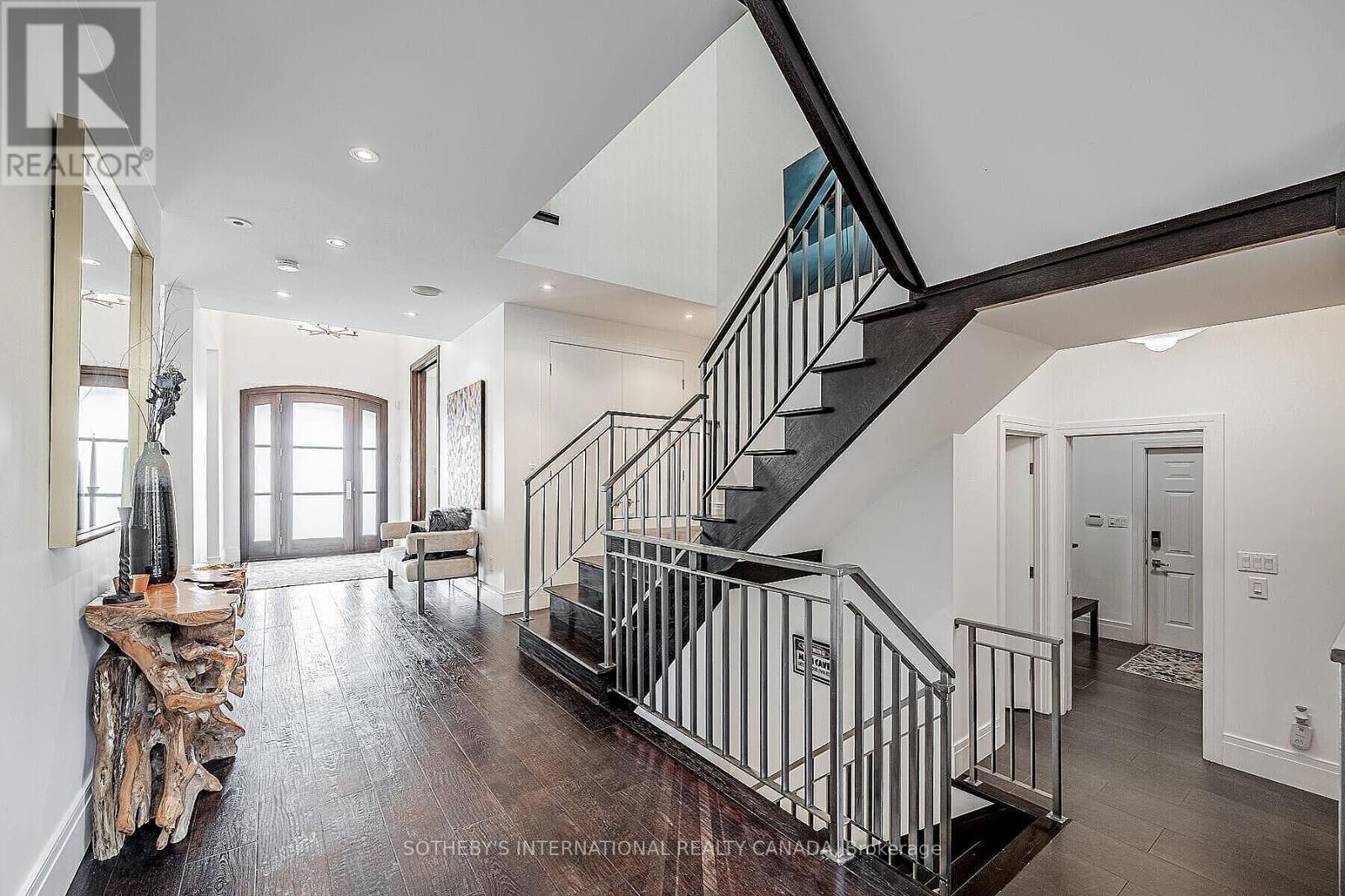 44 Meadowcrest Road, Toronto, Ontario  M8Z 2Y7 - Photo 6 - W12323025