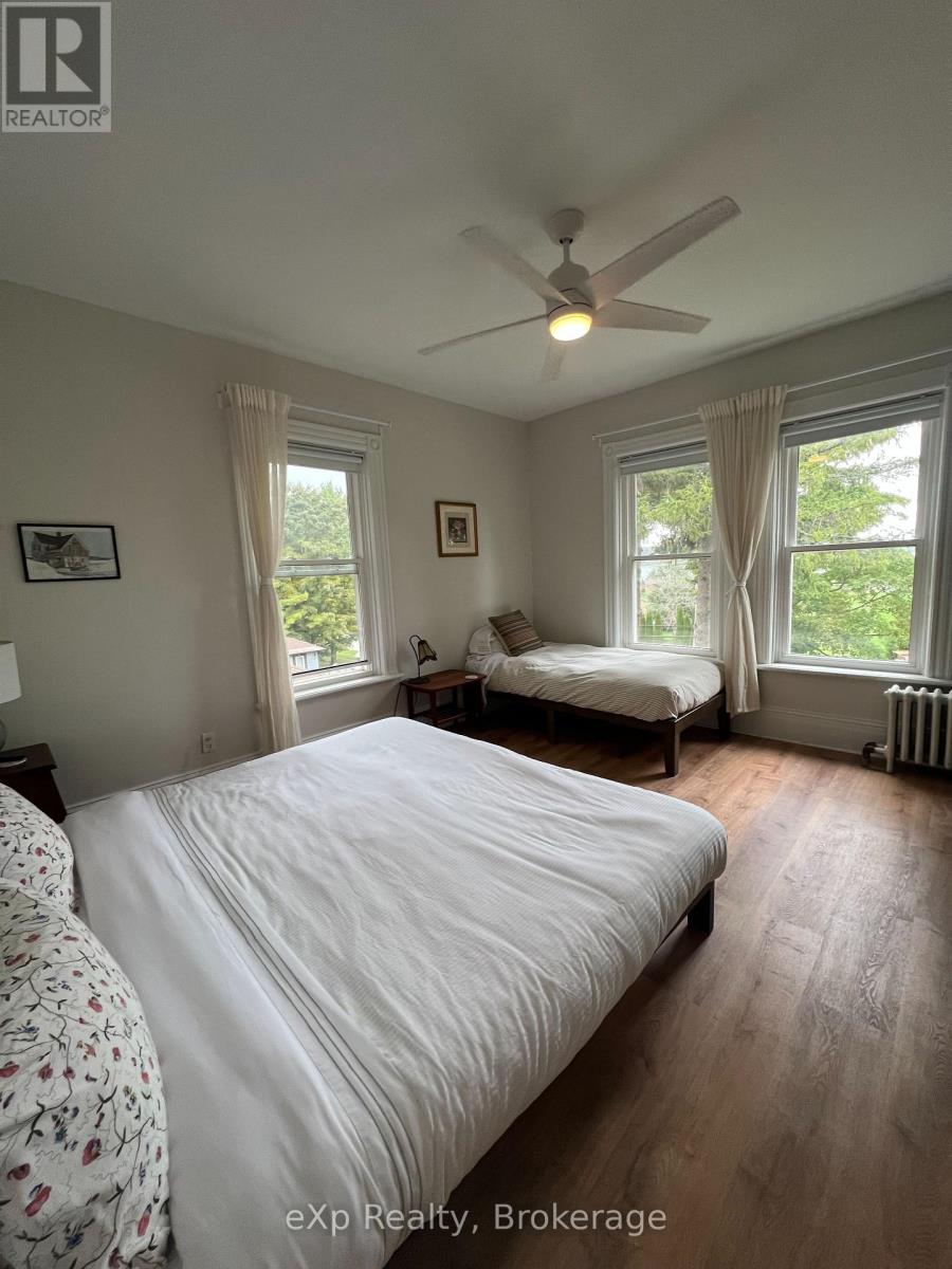 703 Frank Street, South Bruce Peninsula, Ontario  N0H 2T0 - Photo 8 - X12431420