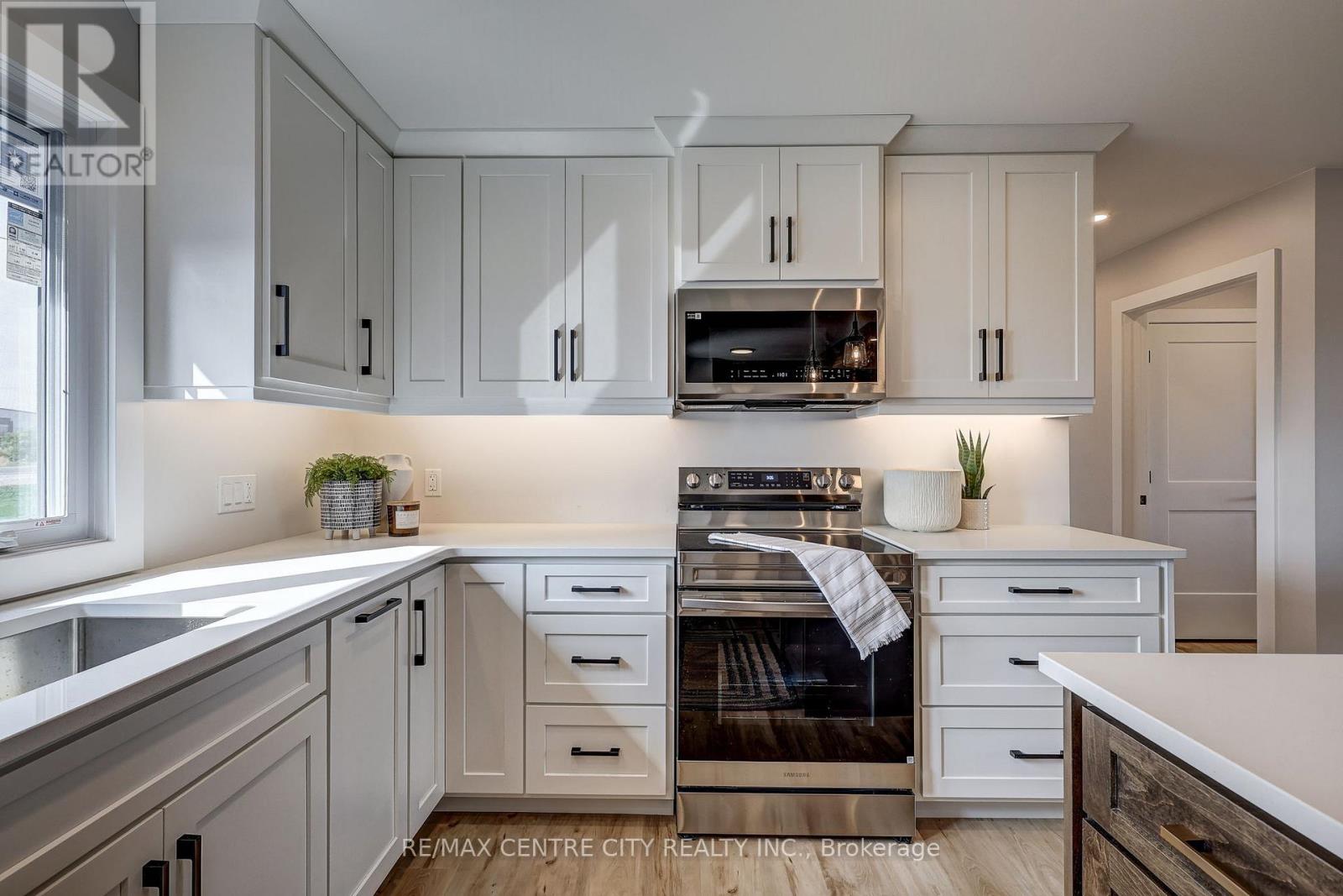 45118 Talbot Line, Central Elgin, Ontario  N5P 3S7 - Photo 12 - X12431424