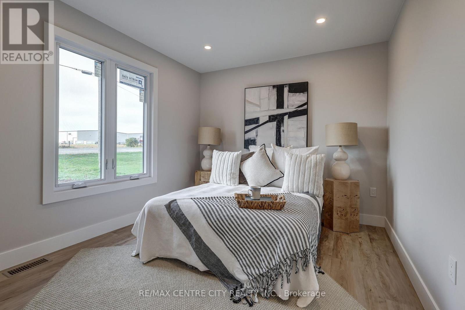 45118 Talbot Line, Central Elgin, Ontario  N5P 3S7 - Photo 16 - X12431424