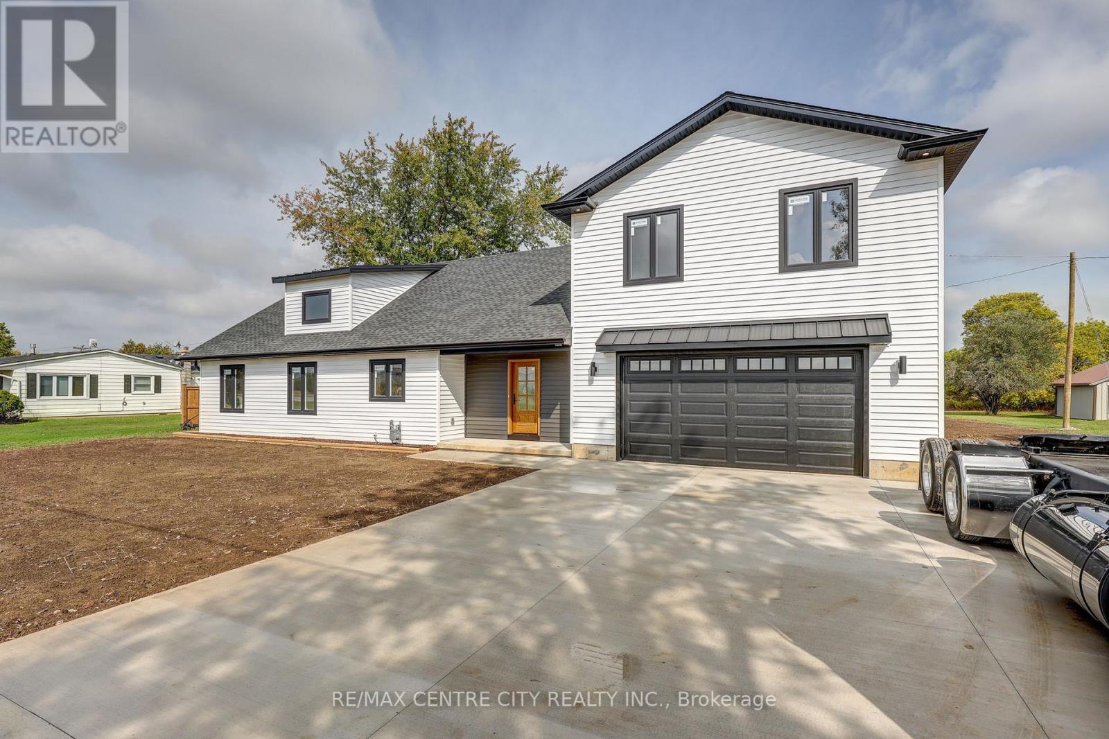 45118 Talbot Line, Central Elgin, Ontario  N5P 3S7 - Photo 4 - X12431424