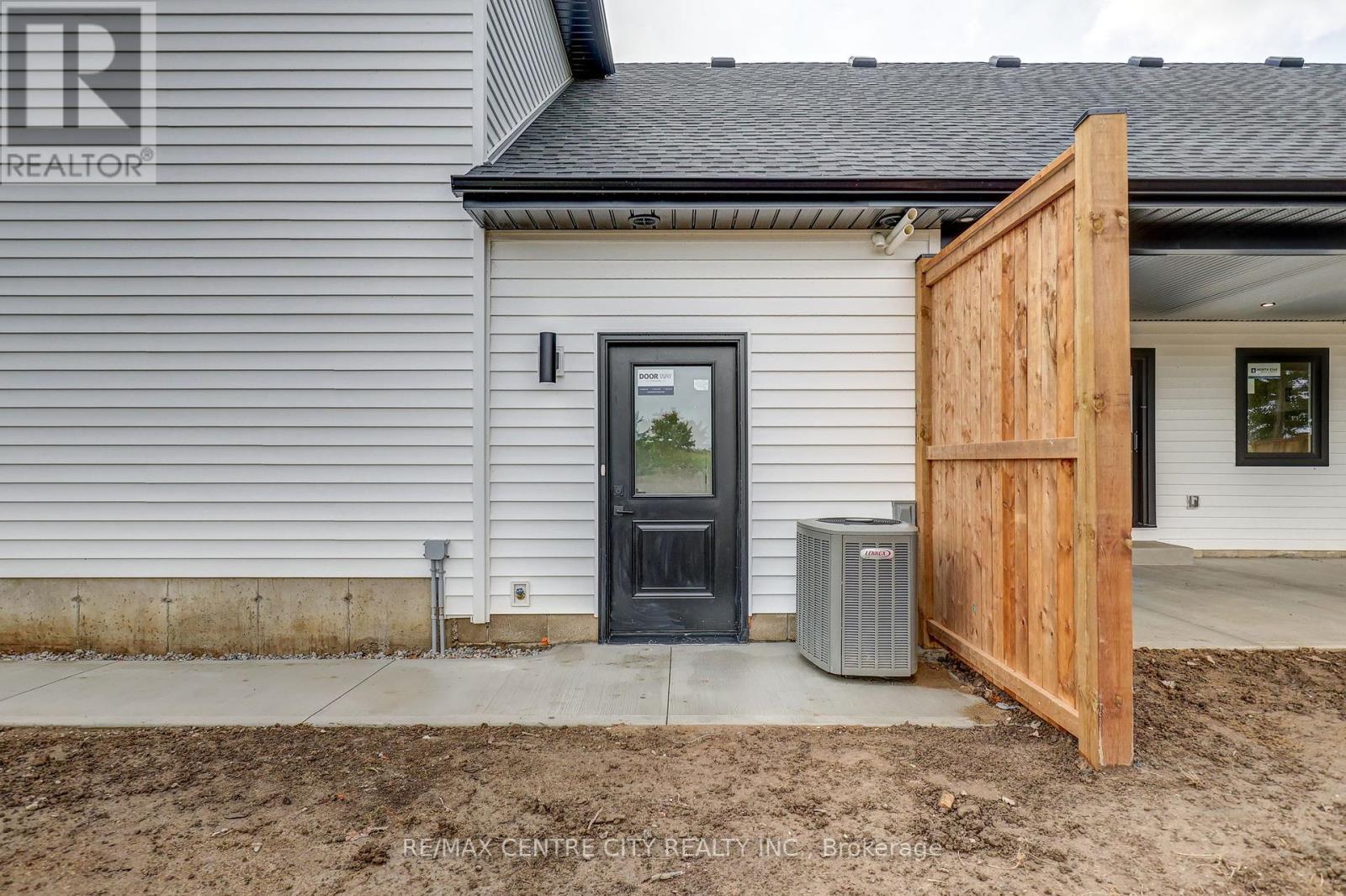 45118 Talbot Line, Central Elgin, Ontario  N5P 3S7 - Photo 42 - X12431424