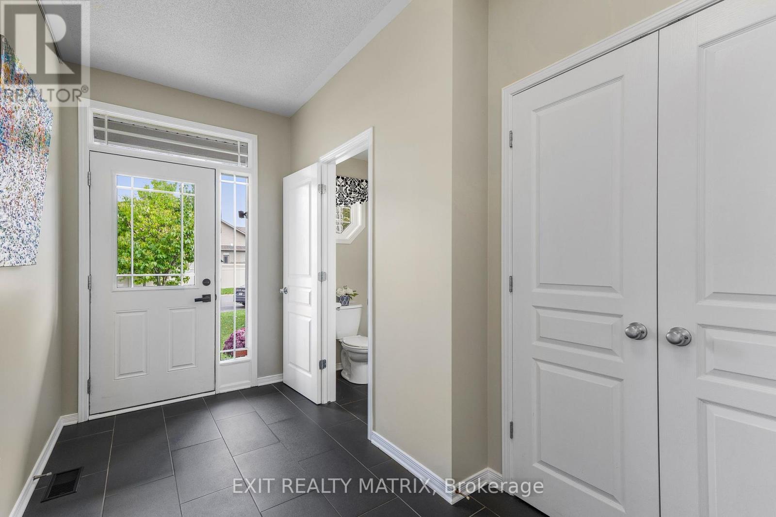 441 June Court, Ottawa, Ontario  K1W 0C9 - Photo 3 - X12431408