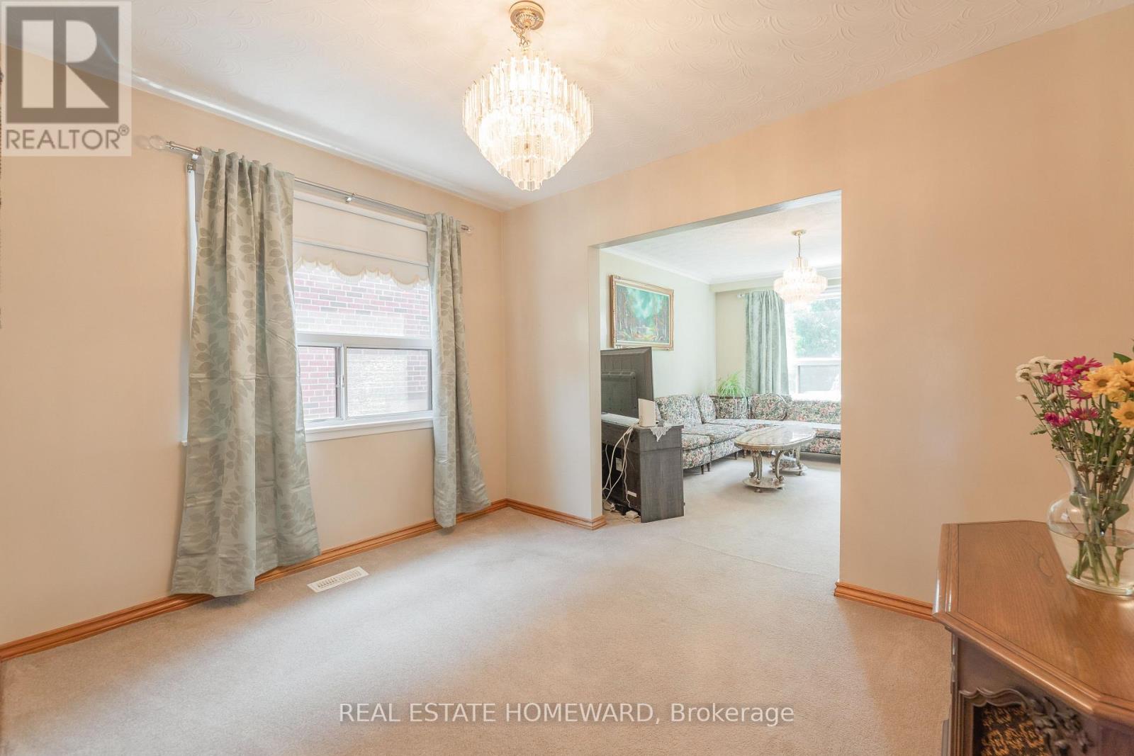 331 Rhodes Avenue, Toronto, Ontario  M4L 3A4 - Photo 10 - E12431413