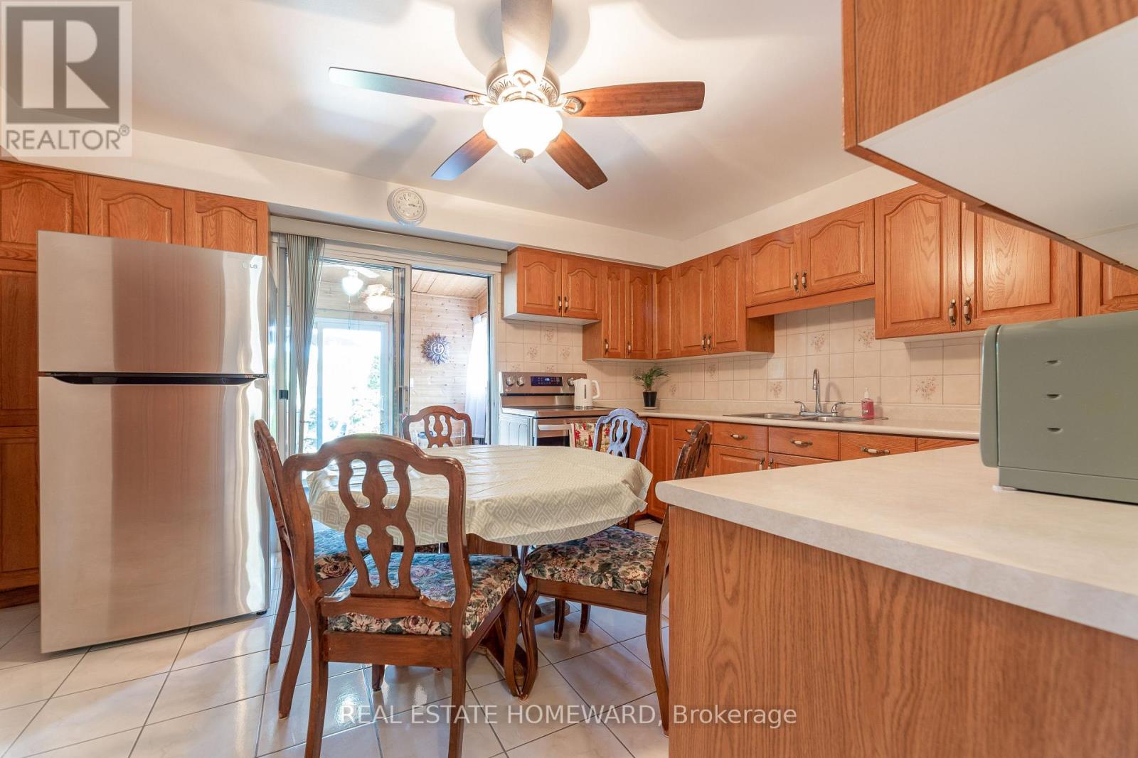 331 Rhodes Avenue, Toronto, Ontario  M4L 3A4 - Photo 12 - E12431413