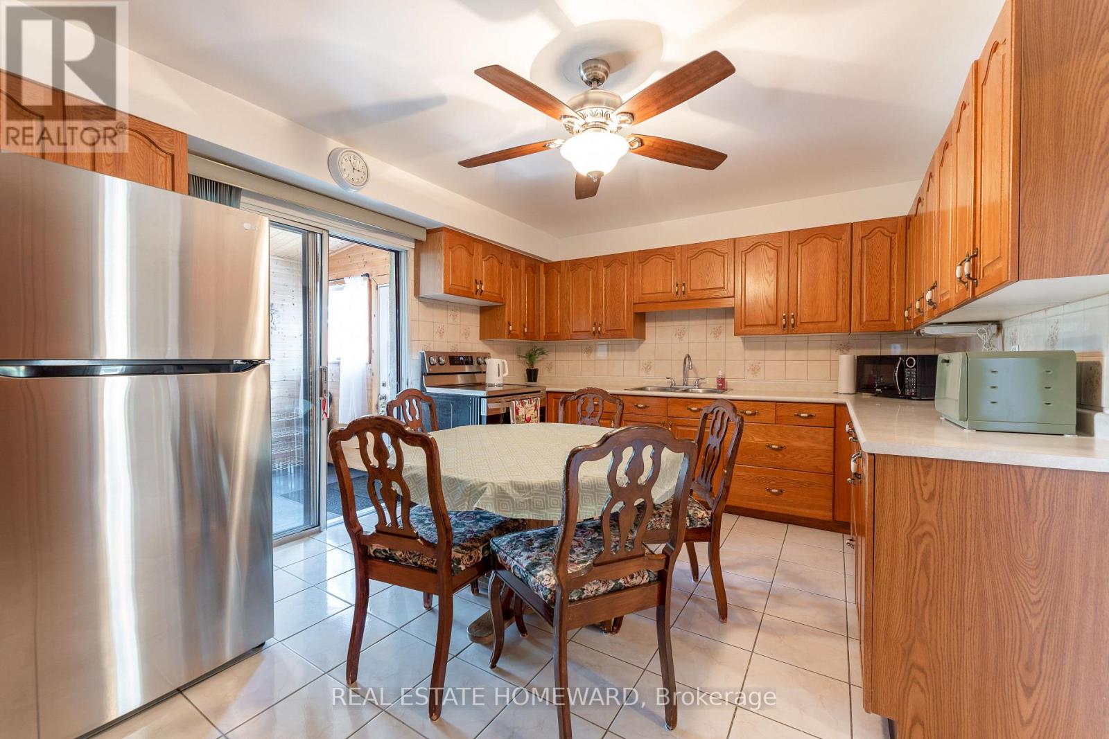 331 Rhodes Avenue, Toronto, Ontario  M4L 3A4 - Photo 13 - E12431413