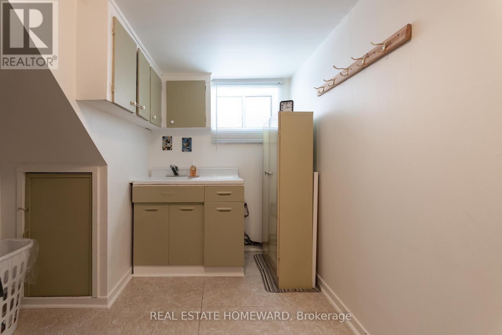 331 Rhodes Avenue, Toronto, Ontario  M4L 3A4 - Photo 21 - E12431413