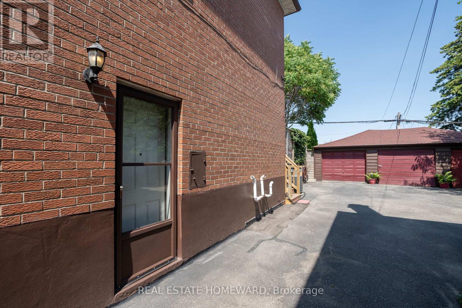 331 Rhodes Avenue, Toronto, Ontario  M4L 3A4 - Photo 25 - E12431413