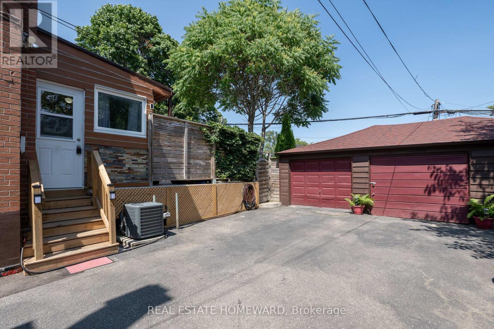 331 Rhodes Avenue, Toronto, Ontario  M4L 3A4 - Photo 26 - E12431413