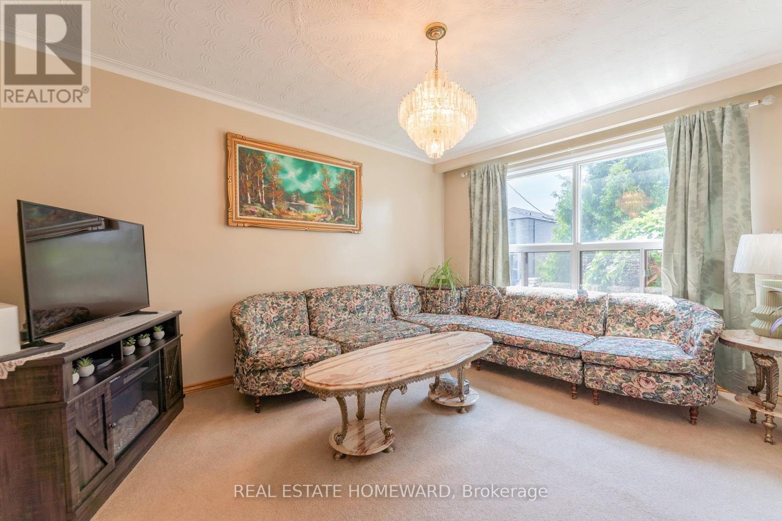 331 Rhodes Avenue, Toronto, Ontario  M4L 3A4 - Photo 7 - E12431413