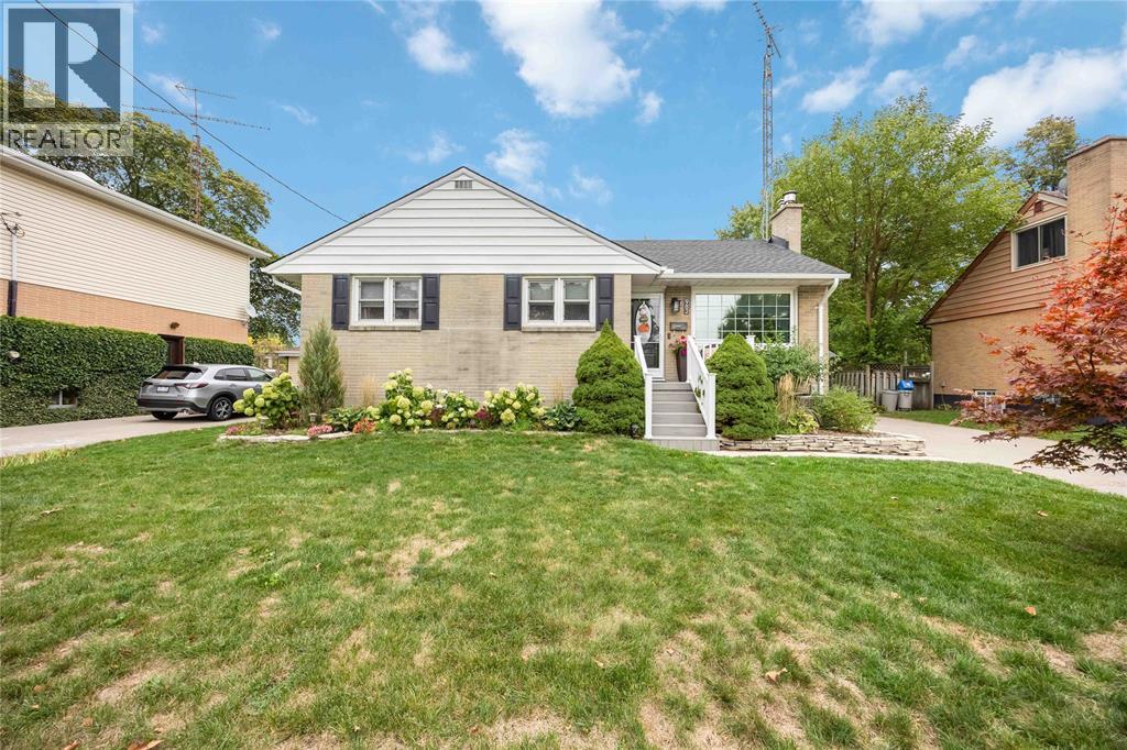 982 Hagle Street, Sarnia, Ontario  N7V 4A7 - Photo 3 - 25024651