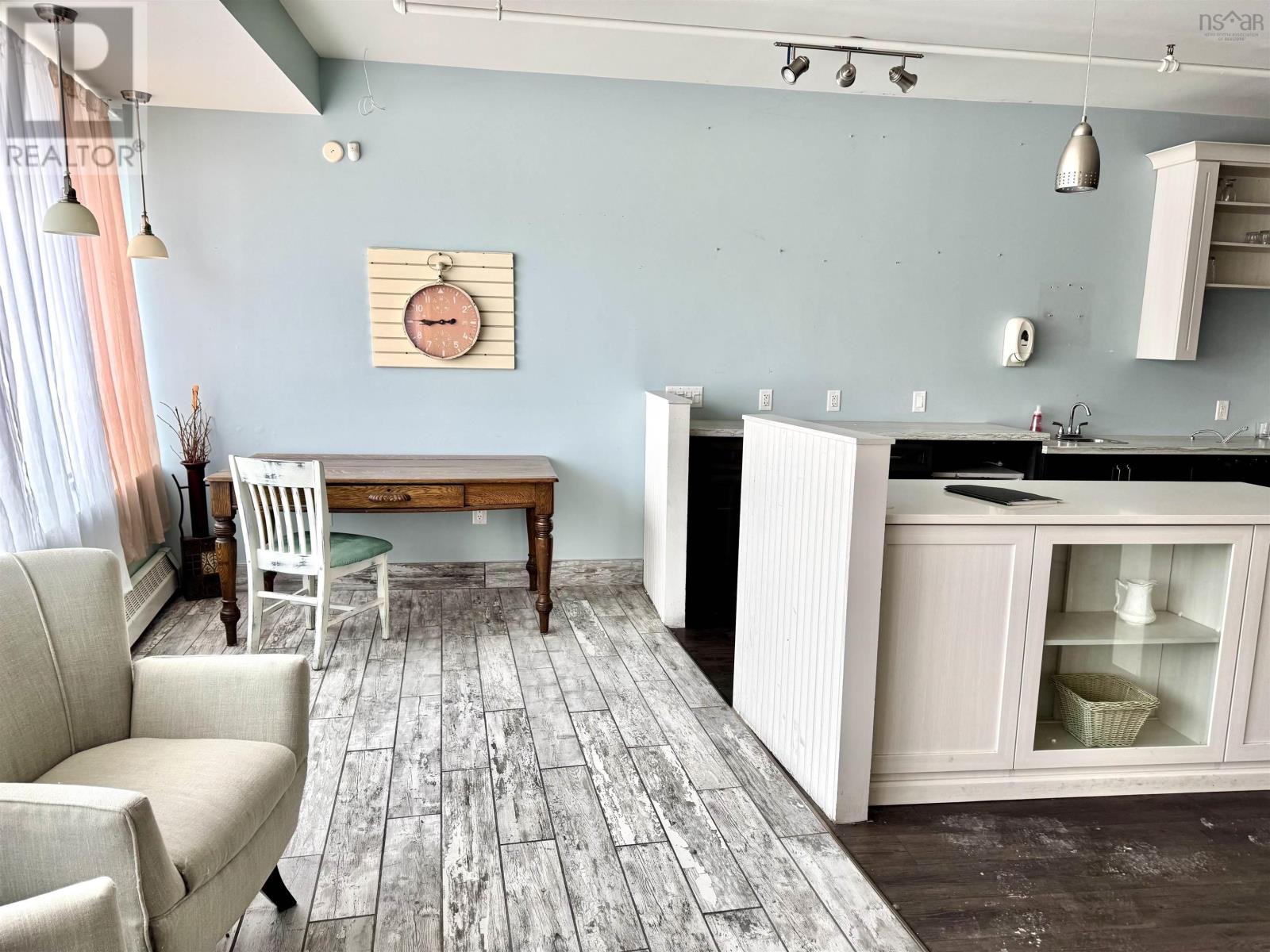 195 Commercial Street, Glace Bay, Nova Scotia  B1A 3B9 - Photo 4 - 202524525