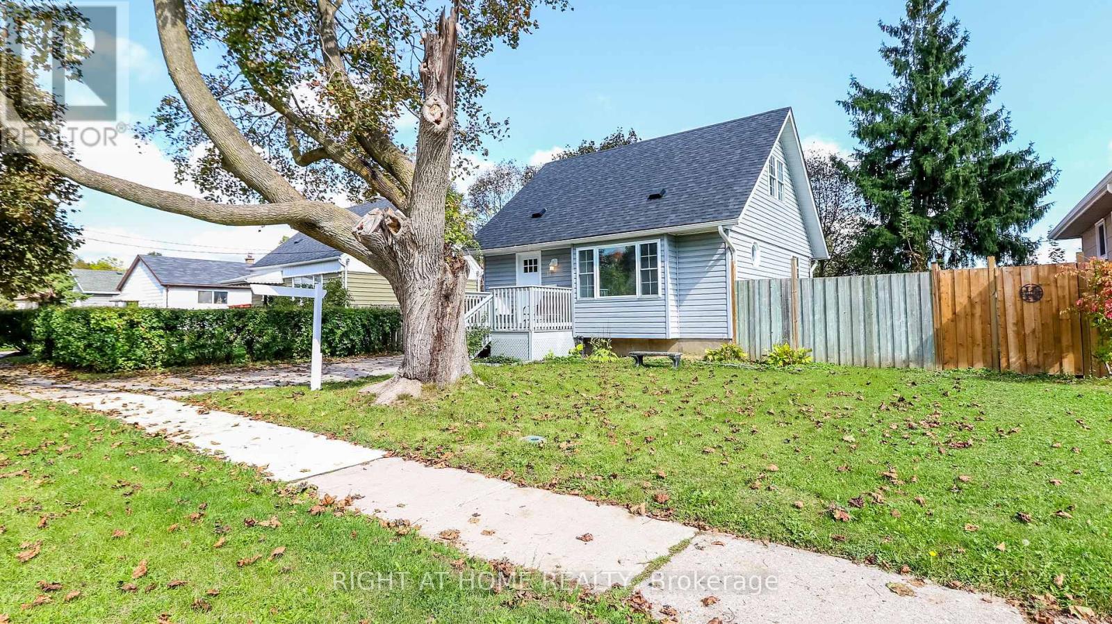 11 NEWTON STREET, Barrie, Ontario