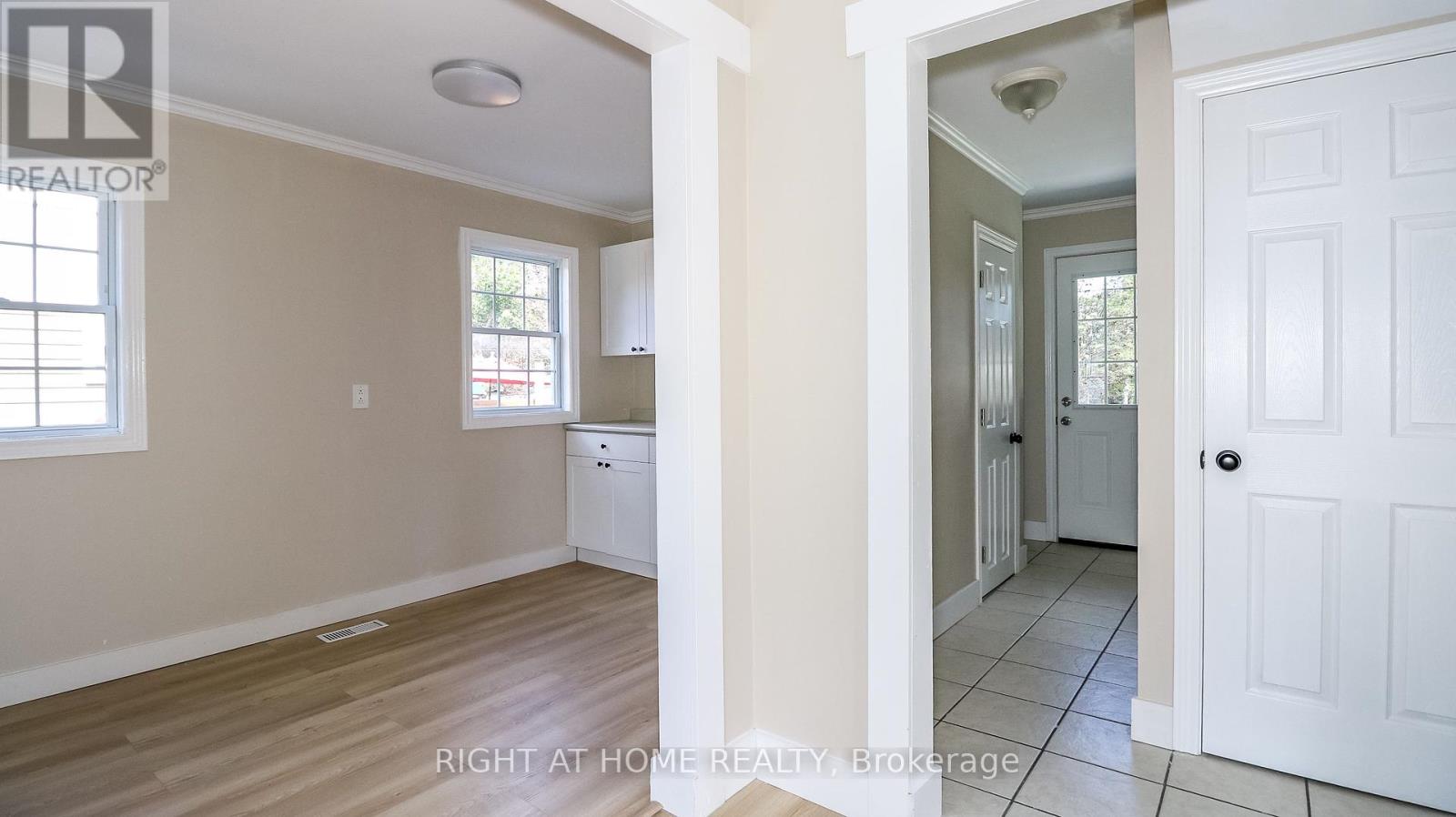 11 Newton Street, Barrie, Ontario  L4M 3N2 - Photo 14 - S12431407