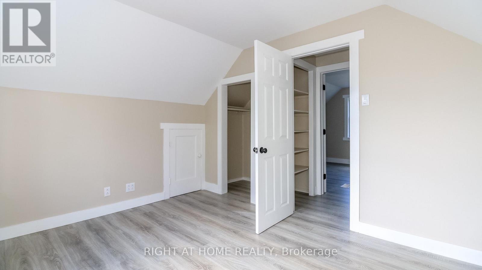 11 Newton Street, Barrie, Ontario  L4M 3N2 - Photo 17 - S12431407