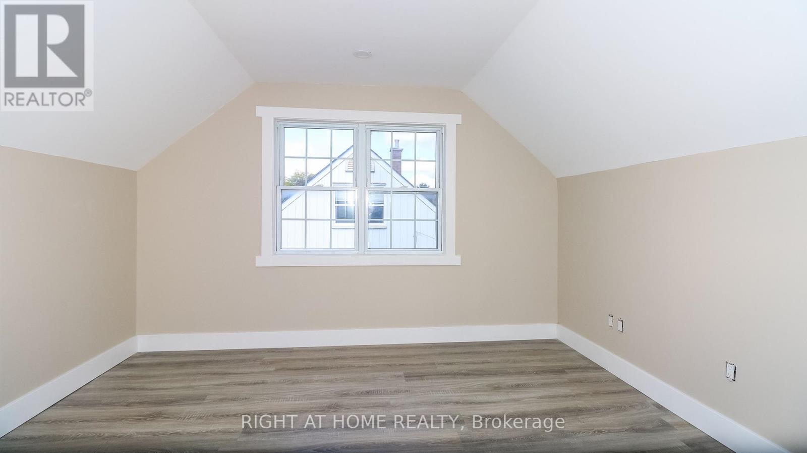 11 Newton Street, Barrie, Ontario  L4M 3N2 - Photo 19 - S12431407