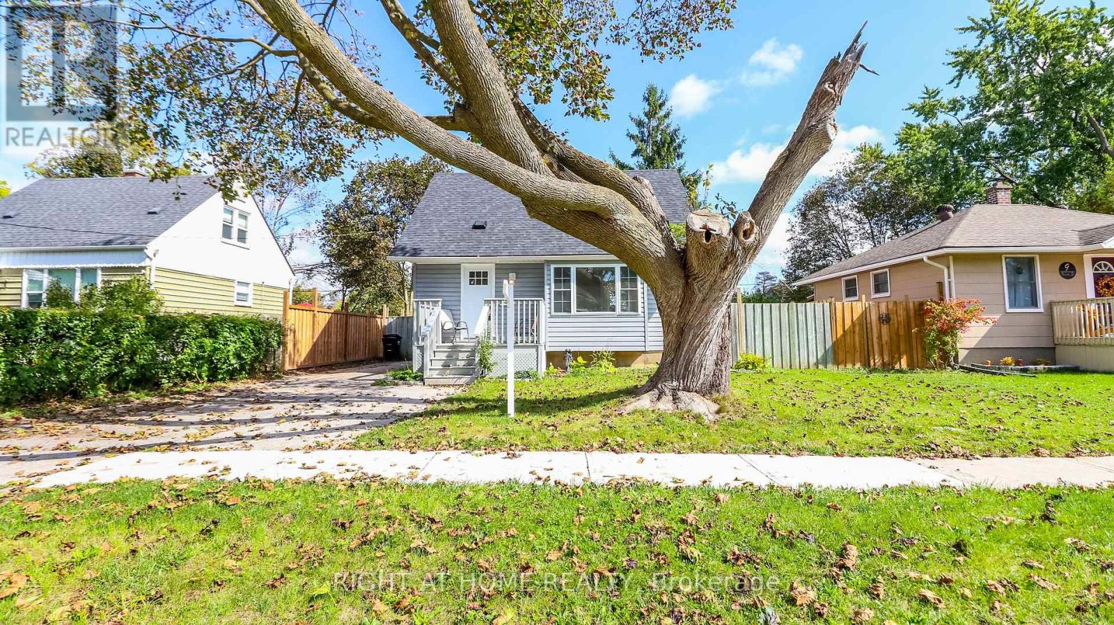 11 Newton Street, Barrie, Ontario  L4M 3N2 - Photo 32 - S12431407