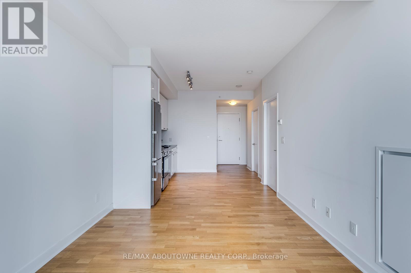 3003 - 295 Adelaide Street W, Toronto, Ontario  M5V 1P7 - Photo 14 - C12431417