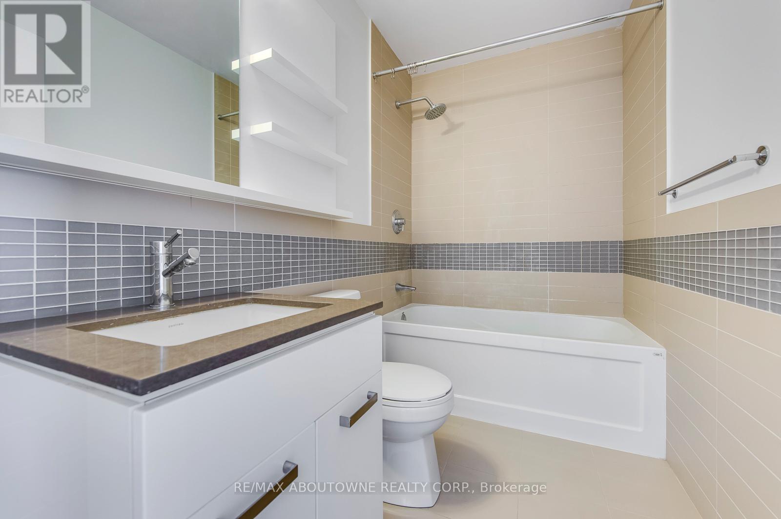 3003 - 295 Adelaide Street W, Toronto, Ontario  M5V 1P7 - Photo 17 - C12431417