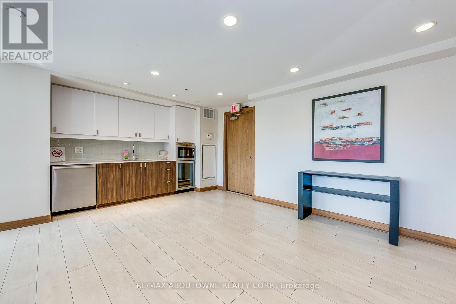 3003 - 295 Adelaide Street W, Toronto, Ontario  M5V 1P7 - Photo 23 - C12431417