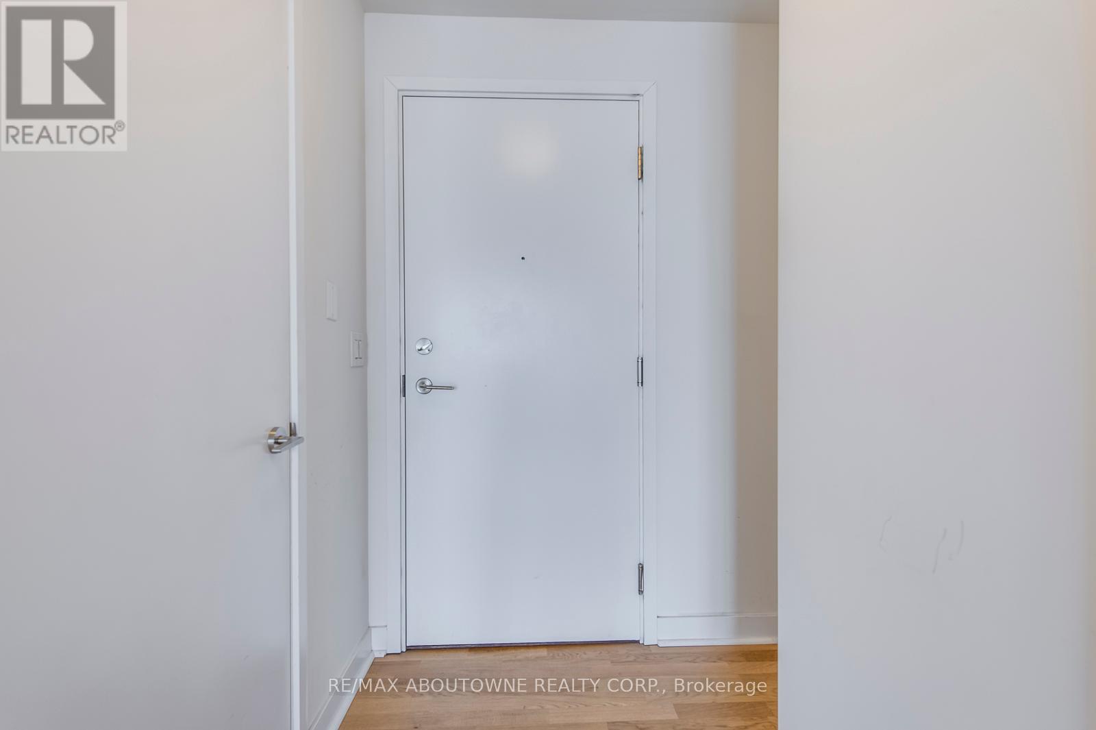 3003 - 295 Adelaide Street W, Toronto, Ontario  M5V 1P7 - Photo 3 - C12431417