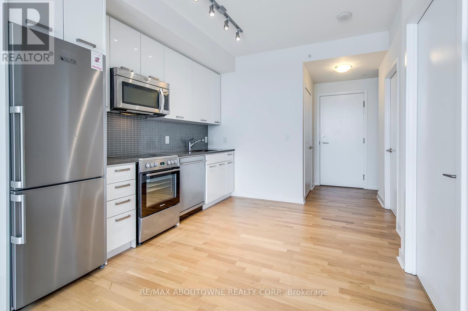 3003 - 295 Adelaide Street W, Toronto, Ontario  M5V 1P7 - Photo 5 - C12431417