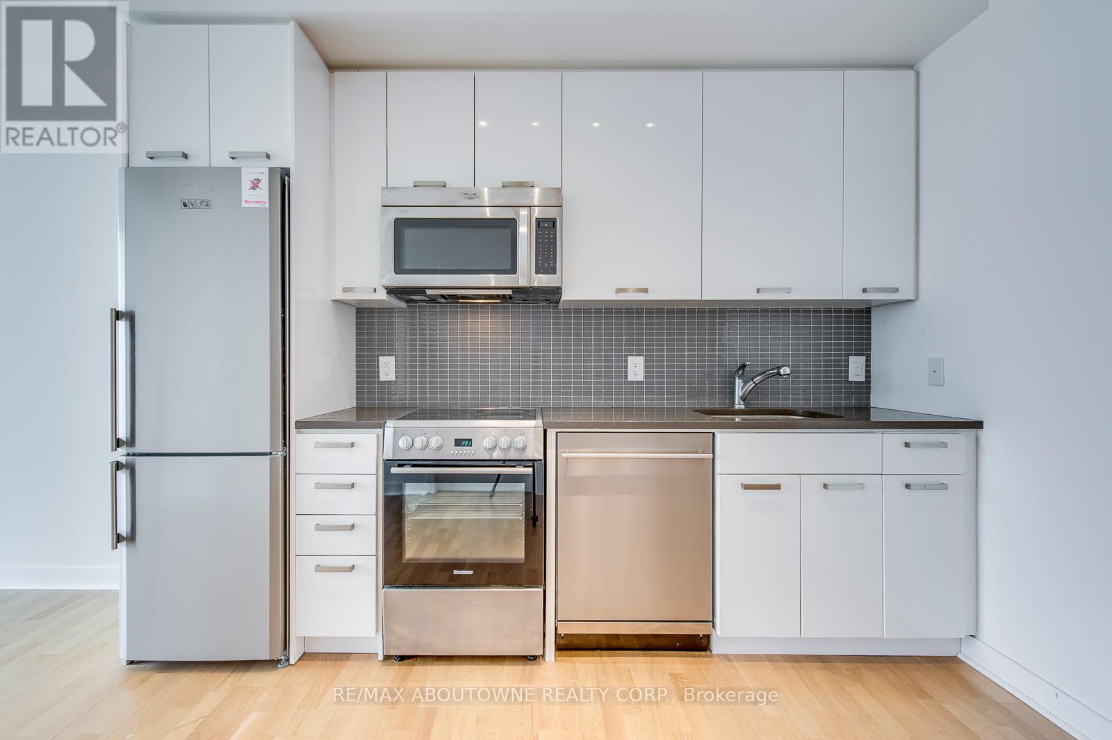 3003 - 295 Adelaide Street W, Toronto, Ontario  M5V 1P7 - Photo 6 - C12431417
