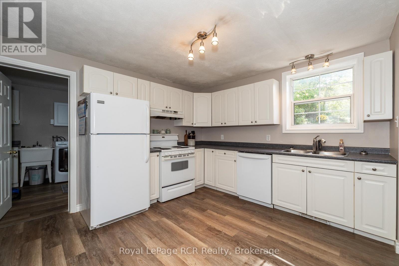 735 5th Avenue E, Owen Sound, Ontario  N4K 2R7 - Photo 14 - X12431445