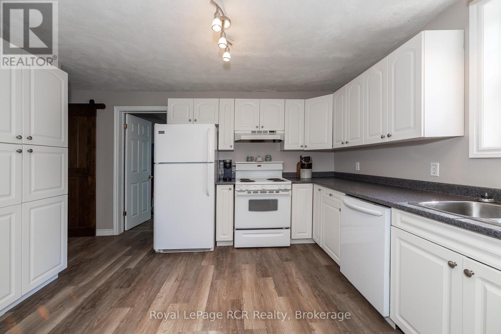 735 5th Avenue E, Owen Sound, Ontario  N4K 2R7 - Photo 15 - X12431445