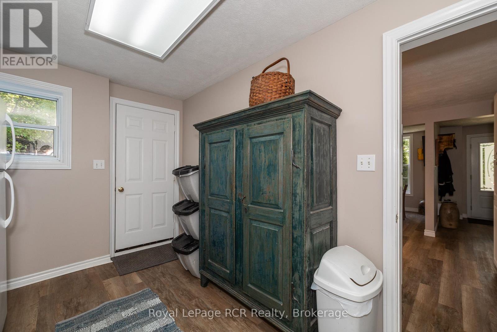 735 5th Avenue E, Owen Sound, Ontario  N4K 2R7 - Photo 19 - X12431445