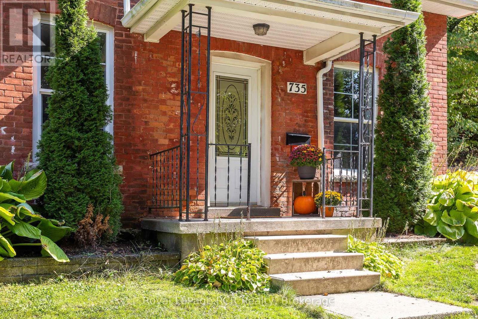 735 5th Avenue E, Owen Sound, Ontario  N4K 2R7 - Photo 2 - X12431445