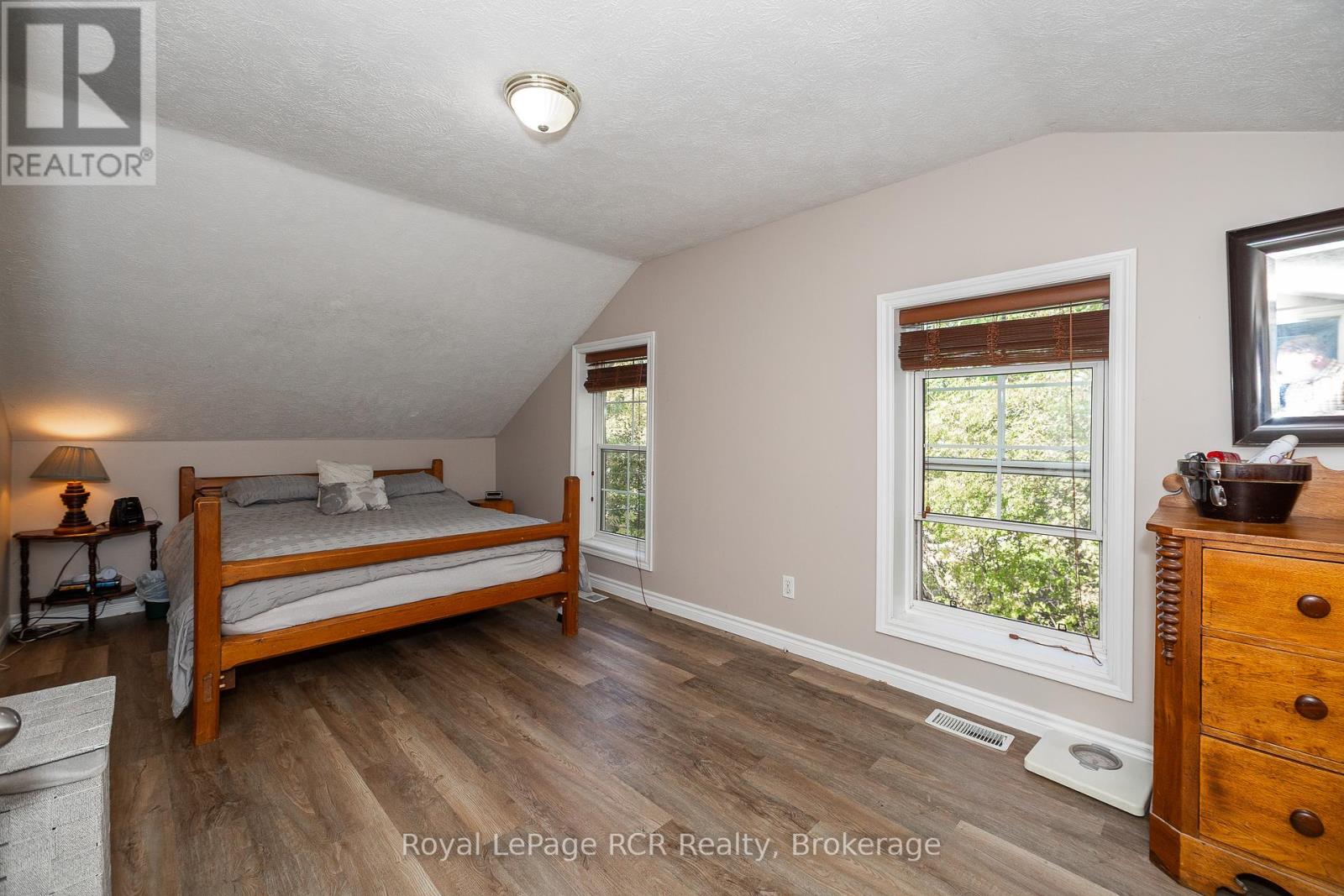 735 5th Avenue E, Owen Sound, Ontario  N4K 2R7 - Photo 25 - X12431445