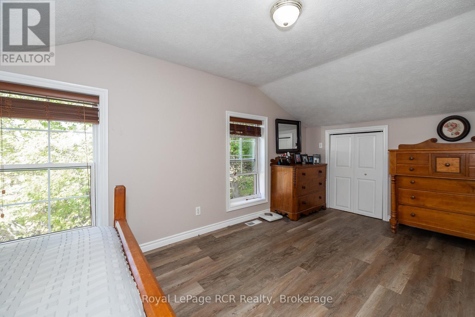 735 5th Avenue E, Owen Sound, Ontario  N4K 2R7 - Photo 27 - X12431445