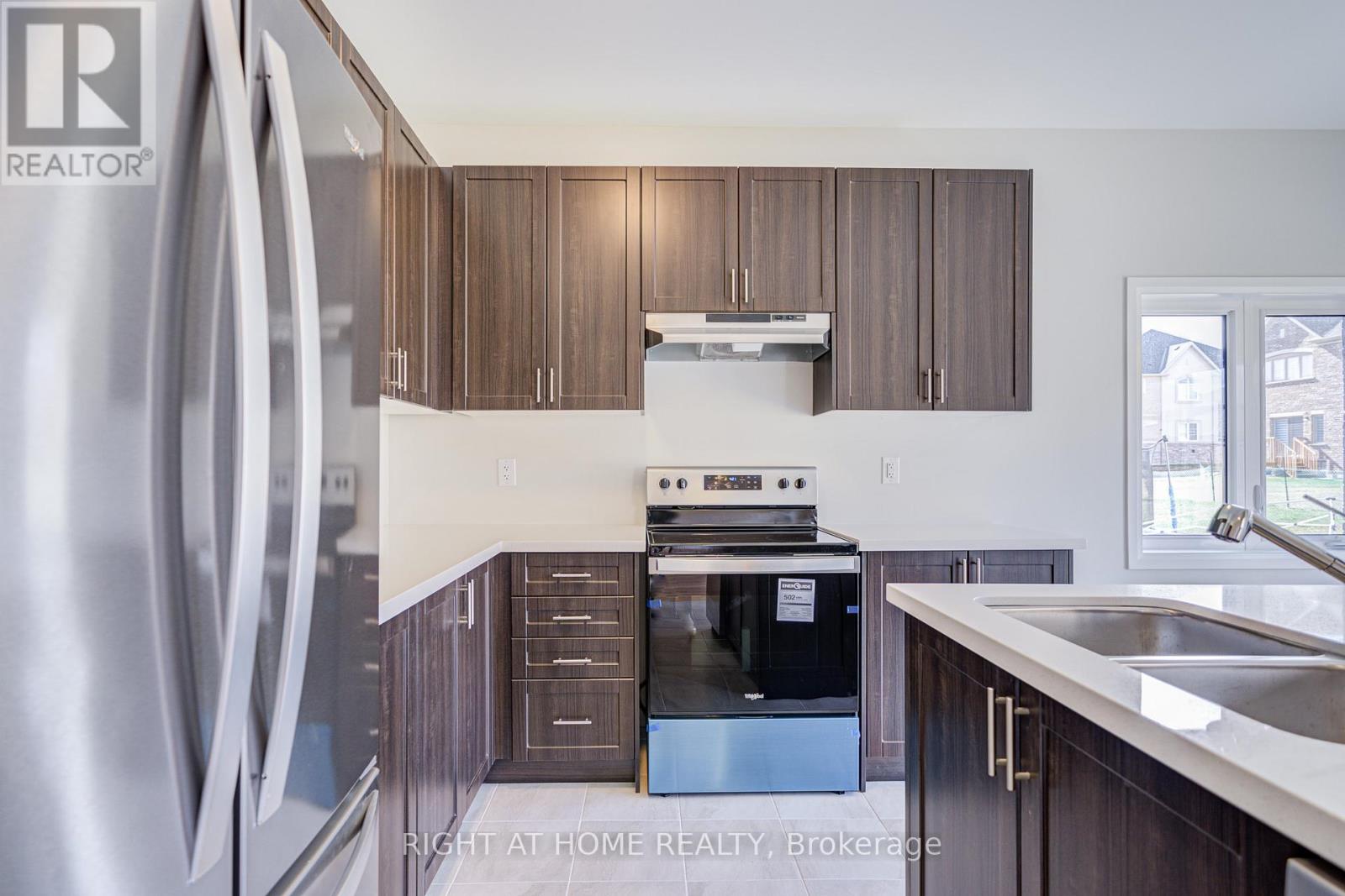 1296 Broderick Street, Innisfil, Ontario  L9S 0P6 - Photo 5 - N12431422