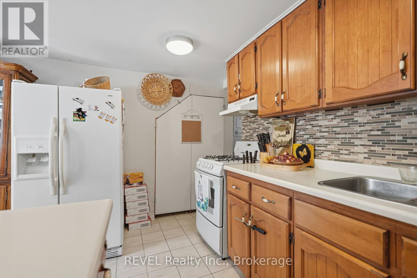 250 Ridge Road N, Fort Erie, Ontario  L0S 1N0 - Photo 14 - X12431439