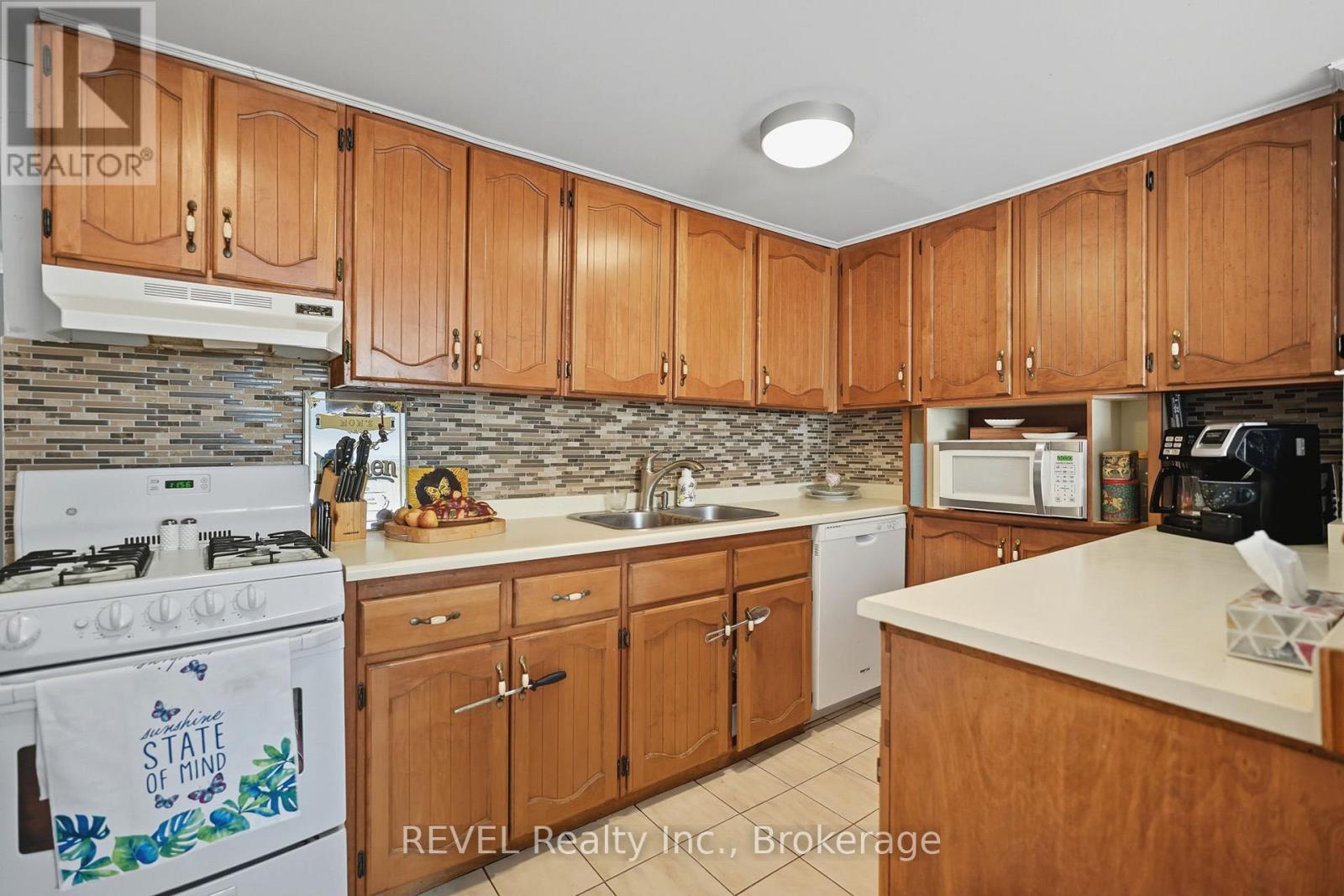 250 Ridge Road N, Fort Erie, Ontario  L0S 1N0 - Photo 16 - X12431439