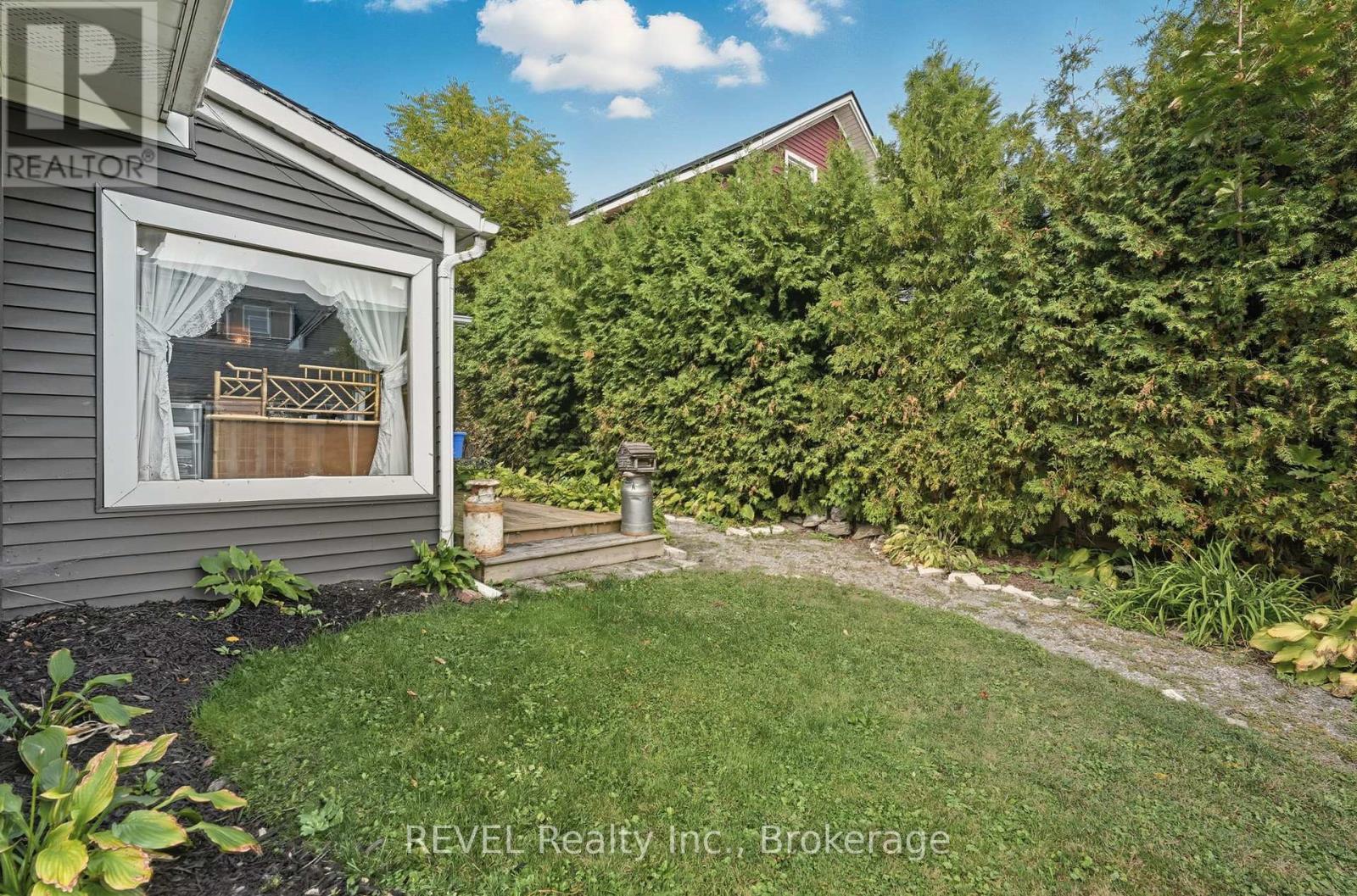 250 Ridge Road N, Fort Erie, Ontario  L0S 1N0 - Photo 37 - X12431439