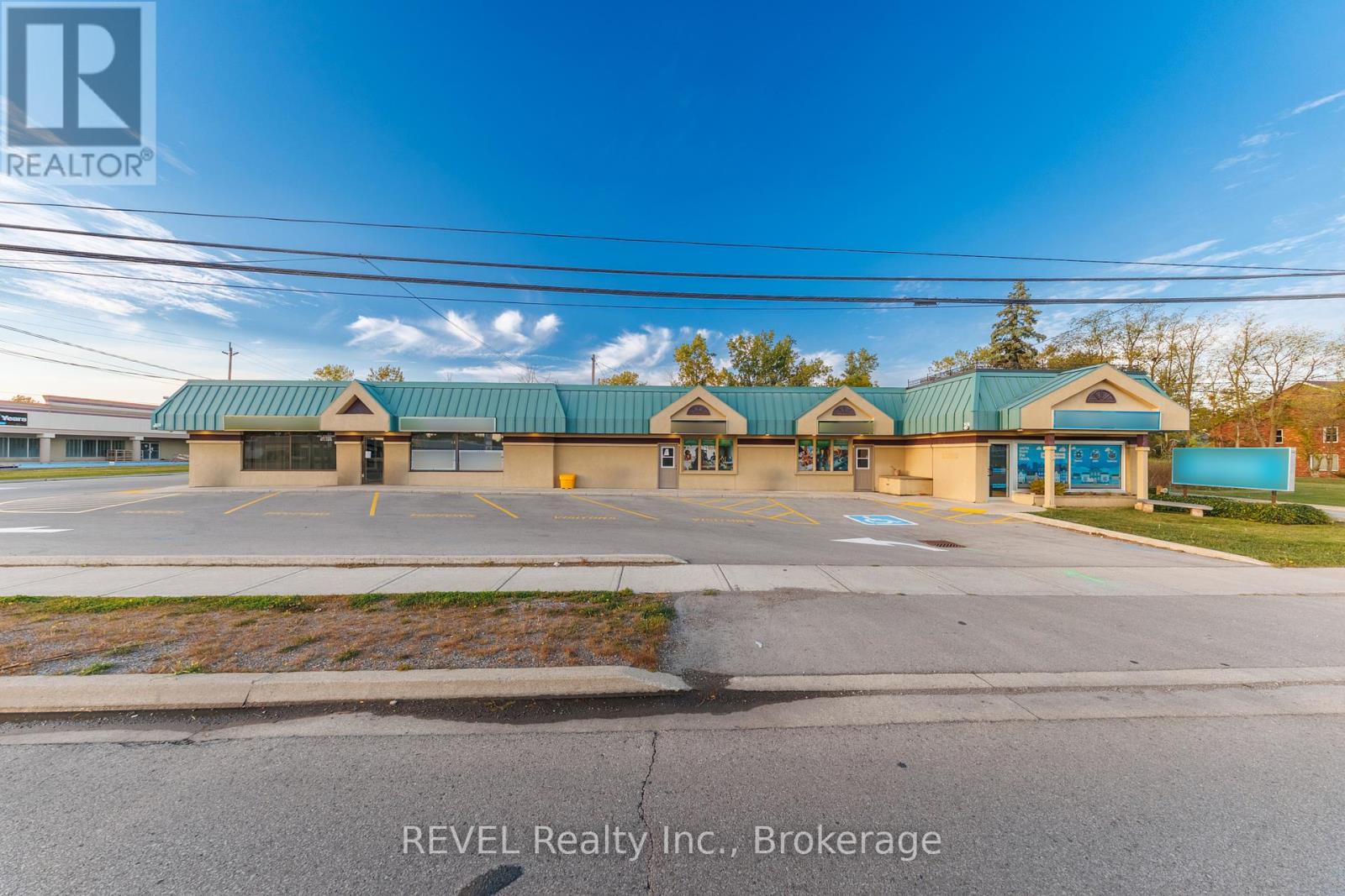 1218-1224 Garrison Road, Fort Erie, Ontario  L2A 1P1 - Photo 2 - X12431440