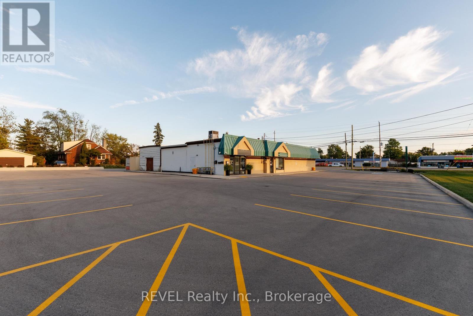 1218-1224 Garrison Road, Fort Erie, Ontario  L2A 1P1 - Photo 6 - X12431440