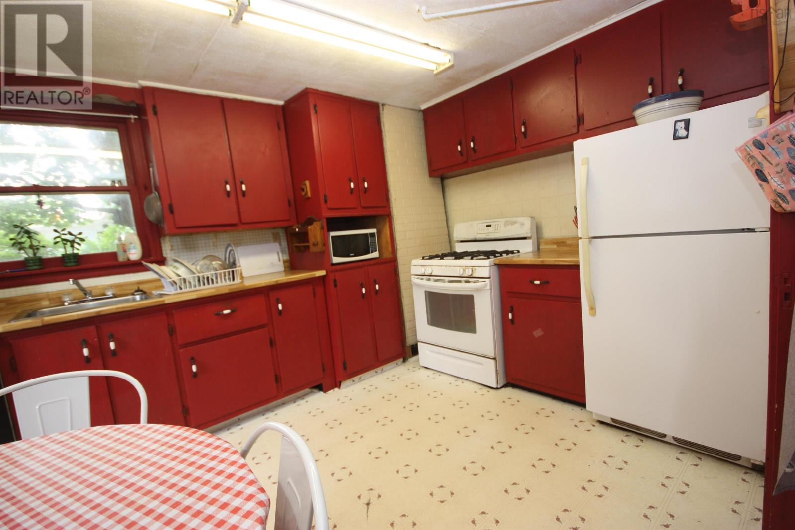 31 Hall Street, Lockeport, Nova Scotia  B0T 1L0 - Photo 12 - 202517471