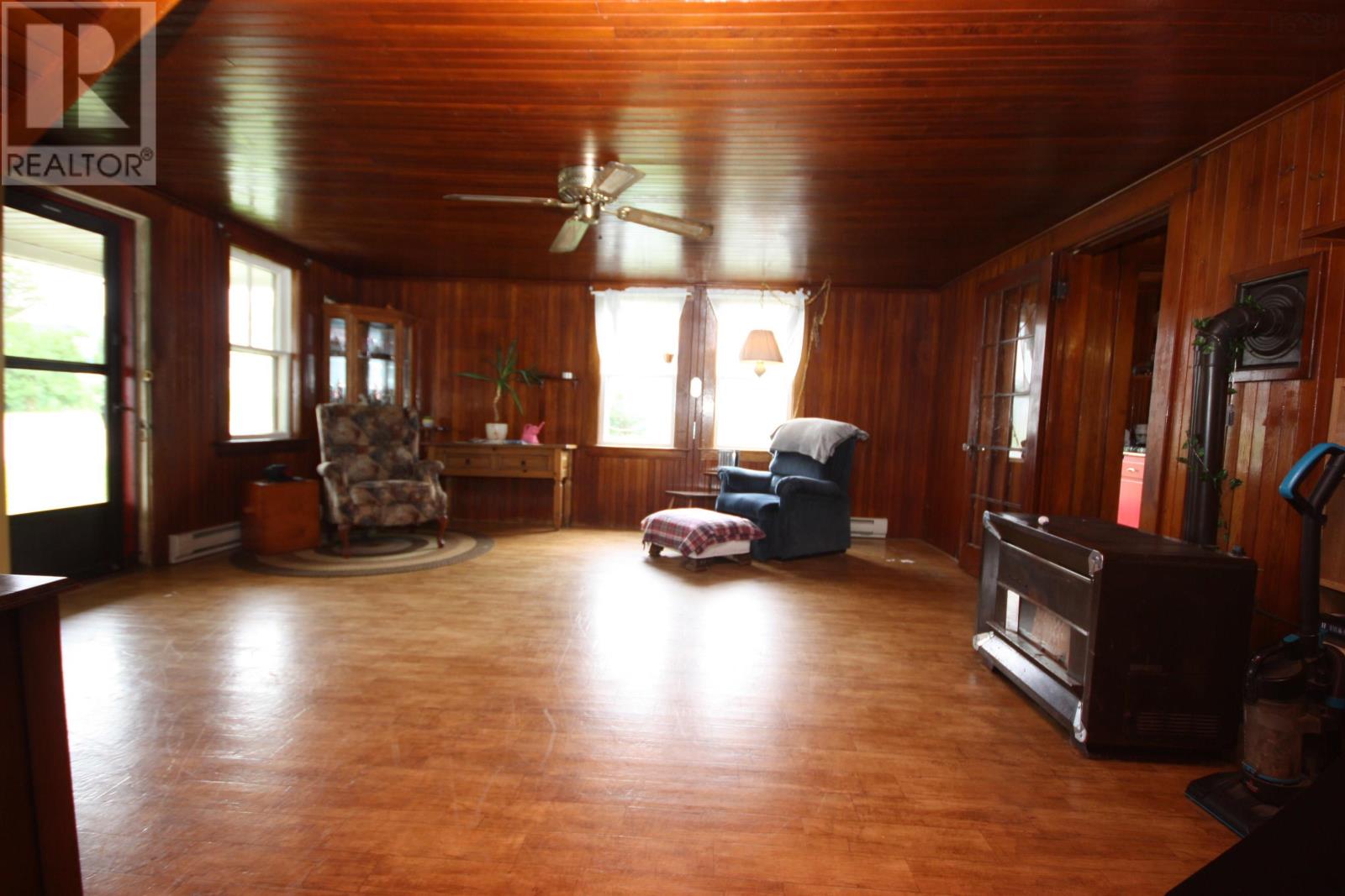 31 Hall Street, Lockeport, Nova Scotia  B0T 1L0 - Photo 6 - 202517471