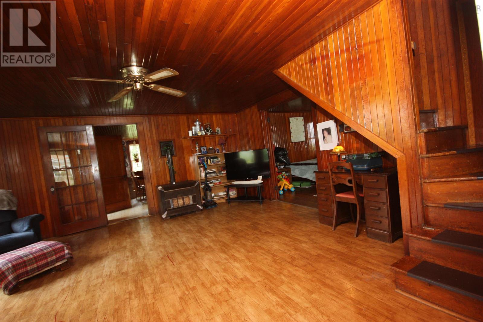 31 Hall Street, Lockeport, Nova Scotia  B0T 1L0 - Photo 4 - 202517471