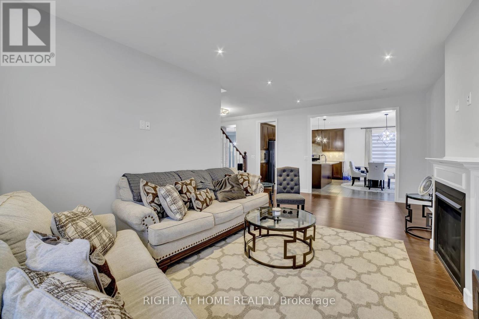 288 Raymond Road, Hamilton, Ontario  L9K 0H8 - Photo 11 - X12431415