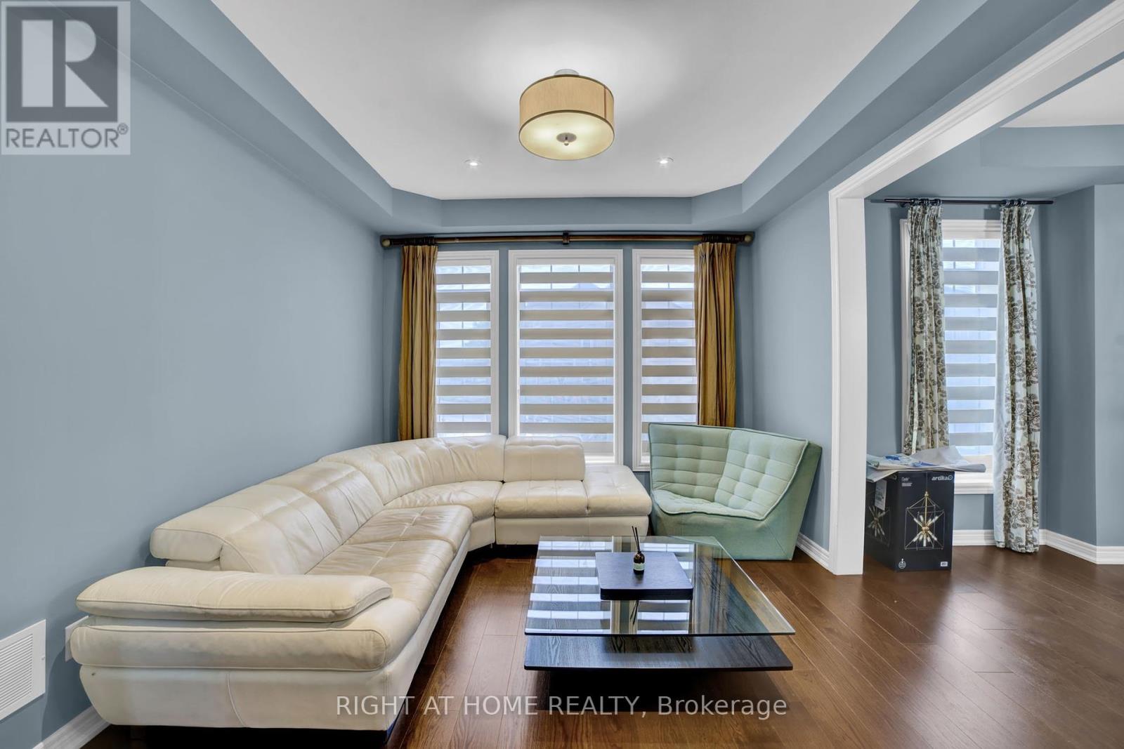 288 Raymond Road, Hamilton, Ontario  L9K 0H8 - Photo 12 - X12431415