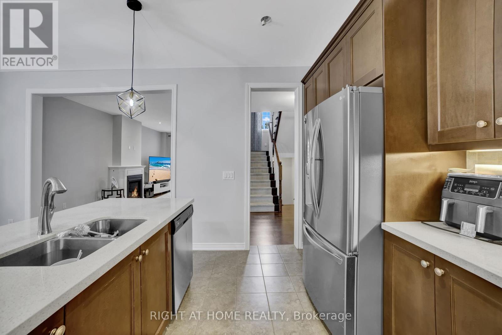 288 Raymond Road, Hamilton, Ontario  L9K 0H8 - Photo 18 - X12431415