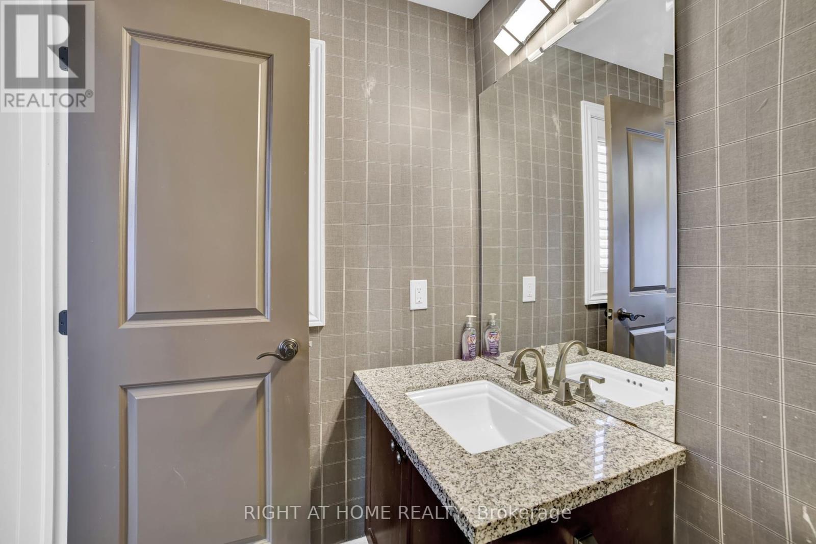 288 Raymond Road, Hamilton, Ontario  L9K 0H8 - Photo 33 - X12431415